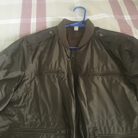 Light weight Authentic Burberry Jacket - Picture 5 of 5